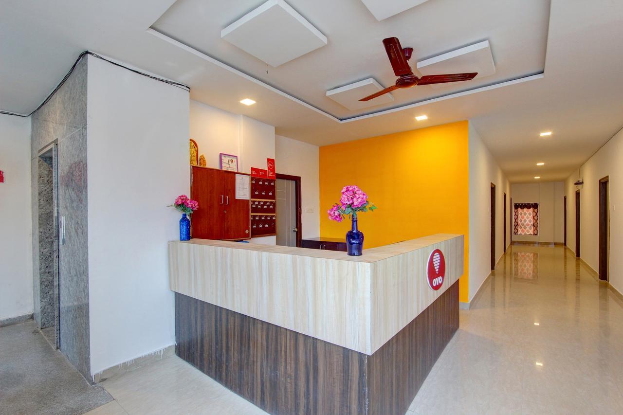 Oyo 11670 Hotel Vishnu Priya Residency Hyderabad Bagian luar foto
