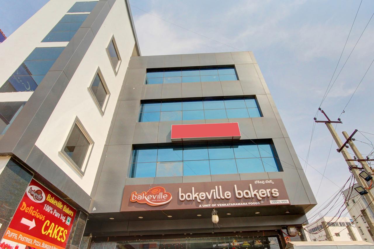 Oyo 11670 Hotel Vishnu Priya Residency Hyderabad Bagian luar foto