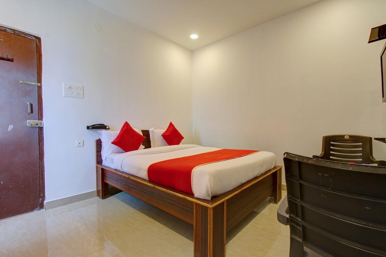 Oyo 11670 Hotel Vishnu Priya Residency Hyderabad Bagian luar foto