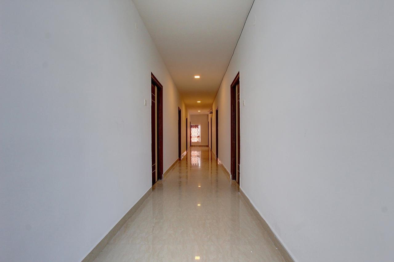 Oyo 11670 Hotel Vishnu Priya Residency Hyderabad Bagian luar foto