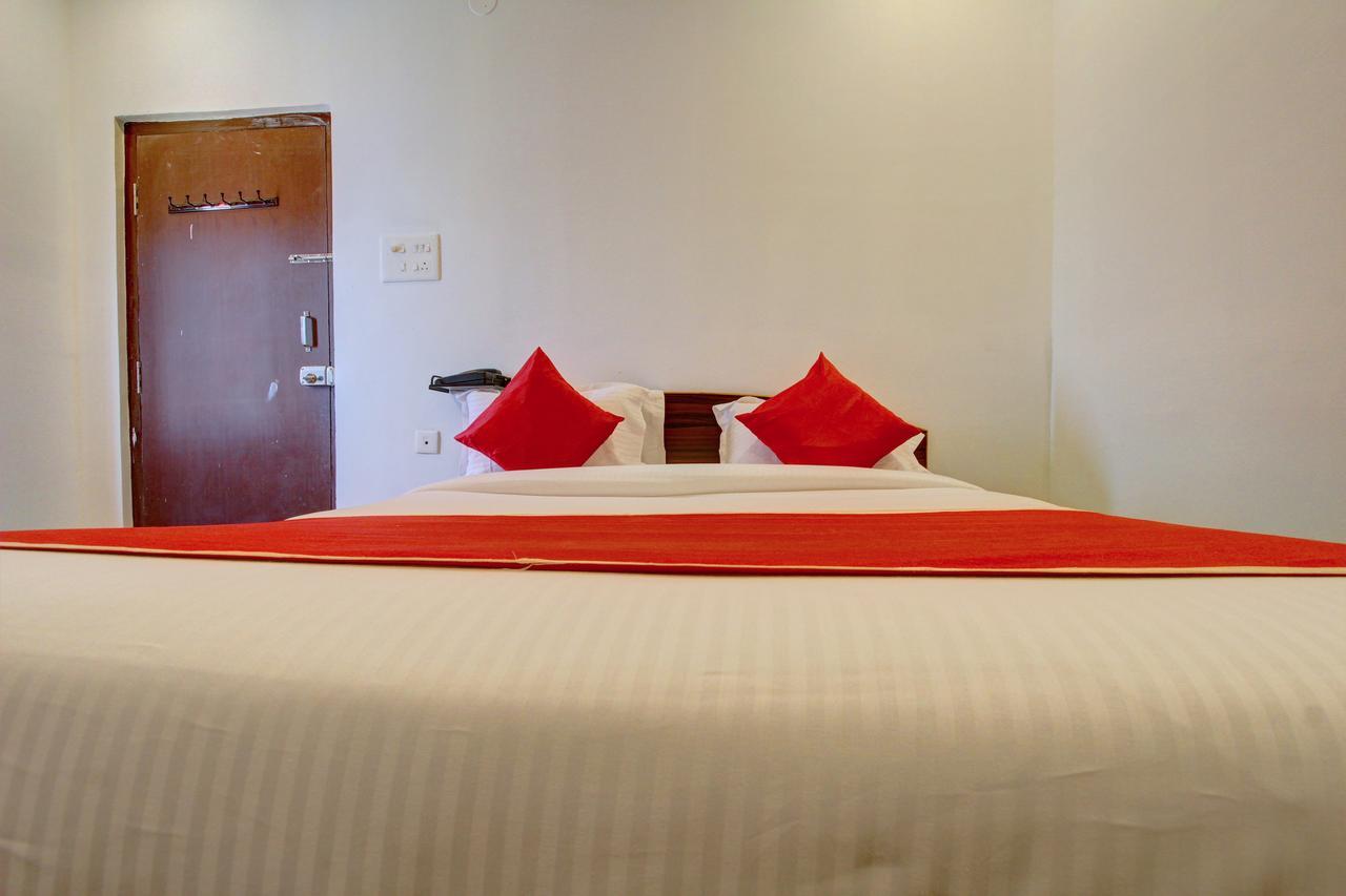 Oyo 11670 Hotel Vishnu Priya Residency Hyderabad Bagian luar foto