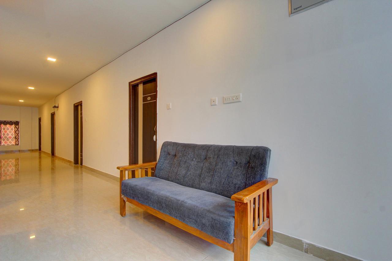Oyo 11670 Hotel Vishnu Priya Residency Hyderabad Bagian luar foto