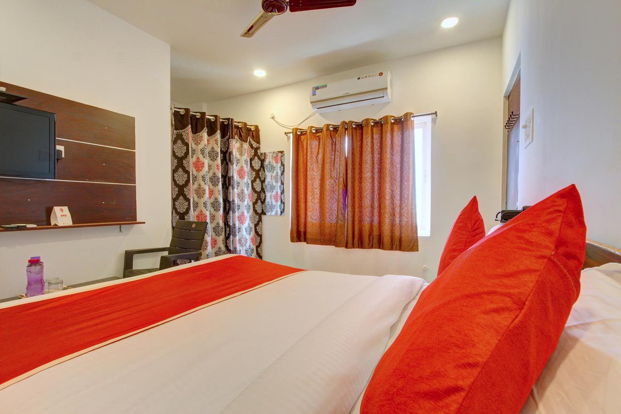 Oyo 11670 Hotel Vishnu Priya Residency Hyderabad Bagian luar foto